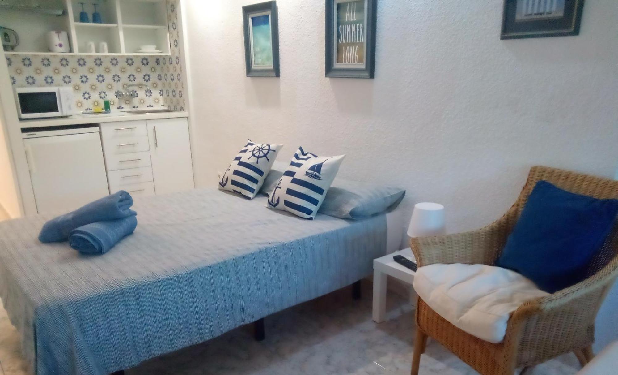 Los Cisnes Beach Studio 100M Playa Apartment เบนัลมาเดนา ภายนอก รูปภาพ
